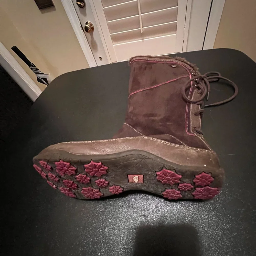 The north face primaloft  lace up suede winter boot brown size 6.5